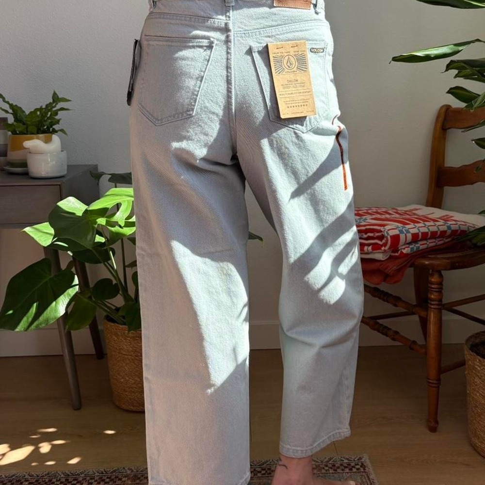NWT Volcom Chillow Cropped Tapered Leg Jeans Light Wash Women's W26